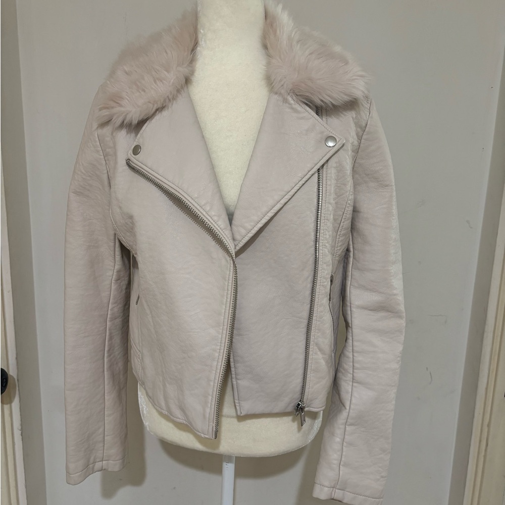 Forever 21 Women's light pink Faux Fur Collar Jacket